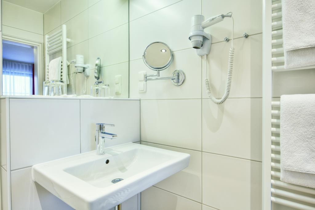 Stroebinger Hof - Therme Wellness Resort Bad Endorf Bagian luar foto