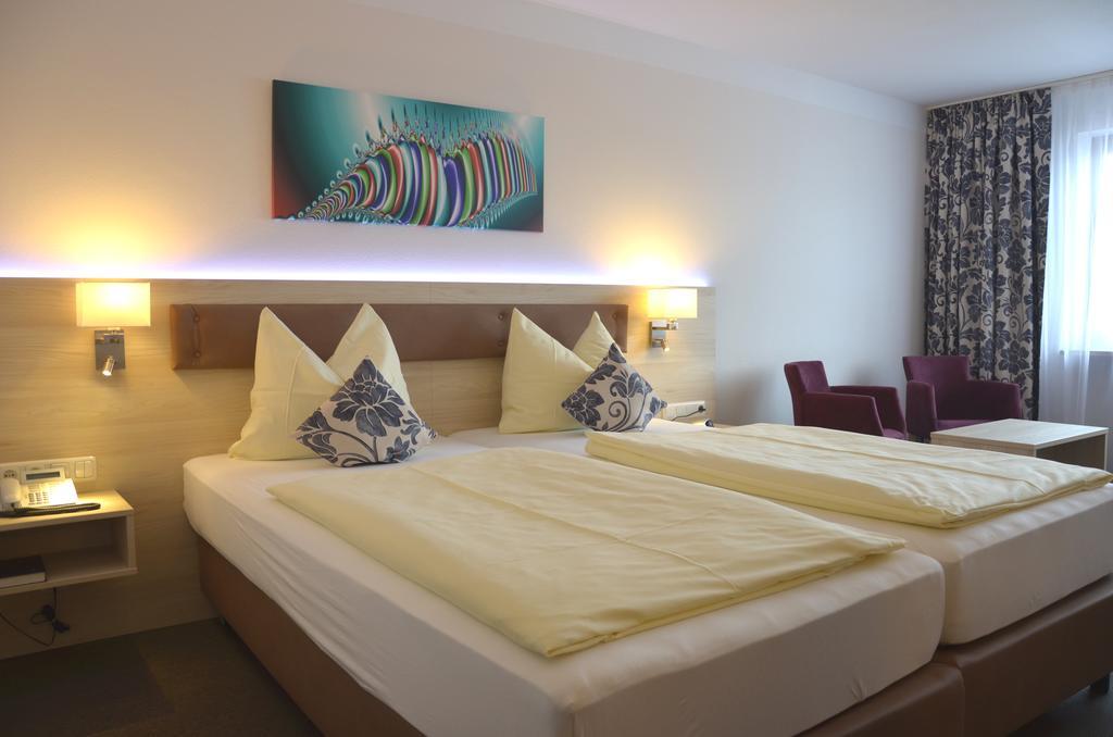 Stroebinger Hof - Therme Wellness Resort Bad Endorf Ruang foto
